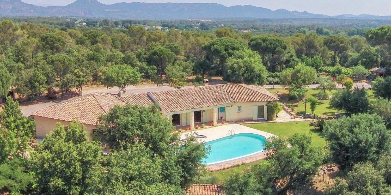 Photo 0 - Provencal farmhouse with swimming pool and patio - 
