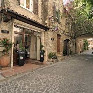 Photo 0 - Michelin star dining room in old town  - Entrer côté "rue Saint-esprit" depuis la vieille ville