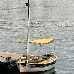 Photo 1 - Authentique Pointu (bateau) - A quai équipé de son taud pour s'abriter du soleil