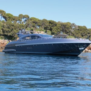 Photo 0 - Yacht à moteur élégant pour les croisières quotidiennes et hebdomadaires - 