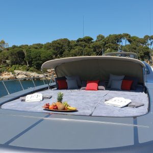 Photo 2 - Yacht à moteur élégant pour les croisières quotidiennes et hebdomadaires - 