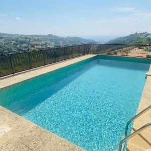 Photo 0 - Piscine terrasse avec Pool House et vue mer et collines - Piscine d'1m80 de profondeur partout.  Dimensions piscine :9mx4m. Entièrement carrelée.
