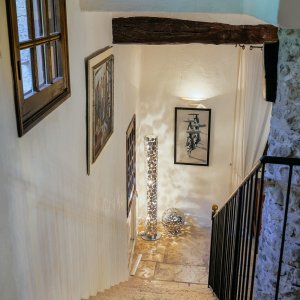 Photo 37 - Moulin historique de 400m2 situé à Vence proche village médiéval - Les escaliers menant du salon jusqu'aux 3ème et 4ème Chambres