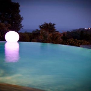 Photo 15 - Charmant mas provençal, splendide vue mer, piscine chauffée à débordement - La Crespina - Piscine  la nuit