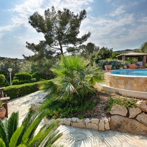 Photo 18 - Charmant mas provençal, splendide vue mer, piscine chauffée à débordement - La Crespina - Coté jardin