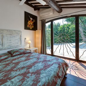 Photo 27 - Charmant mas provençal, splendide vue mer, piscine chauffée à débordement - La Crespina - Chambre 
