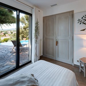 Photo 26 - Charmant mas provençal, splendide vue mer, piscine chauffée à débordement - La Crespina - Chambre 