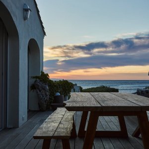 Photo 29 - Magnifique villa de luxe proche Saint-Tropez - déjeuner coté mer , terrasse teck
