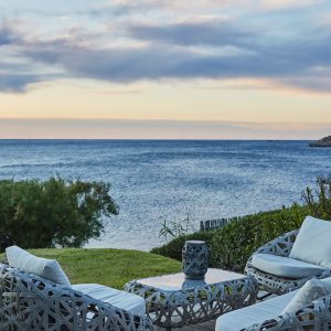 Photo 32 - Magnificent luxury villa near Saint-Tropez - salon, terrasse teck coté mer

