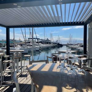 Photo 0 - Wine bar on the Port - Terrasse extérieure avec table et chaises