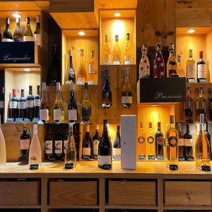 Photo 0 - Warm and friendly wine bar - Dans un univers boisé et convivial