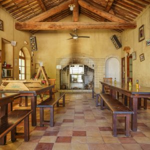 Photo 1 - Domaine viticole au calme  - La salle d'accueil avec cheminée 