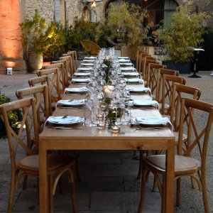 Photo 2 - Area for large receptions and parties - Exemple de table rectangle festive.