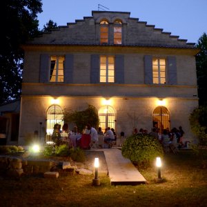 Photo 2 - Provençal farmhouse in 17th Avignon - Façade du Mas la nuit