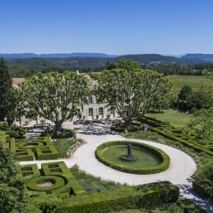 Photo 0 - Vin Château Cru Classé avec salle de conférence - Parc privé du Château et 111 hectares de vignes des Côtes de Provence
