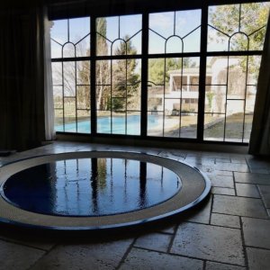 Photo 18 - Domaine privé à 15 minutes d’Aix en Provence  - Pool House avec jacuzzi et vue sur la piscine
