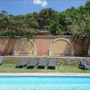 Photo 13 - Domaine privé à 15 minutes d’Aix en Provence  - La piscine et l'espace détente