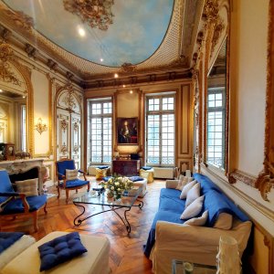 Photo 2 - Appartement historique XVIII ème siècle - Salon Versailles avec piano 1/4 de queue coté entrée