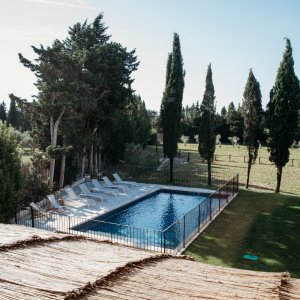 Photo 4 - Provencal farmhouse with services and swimming pool - Chambre avec vue piscine et jardin