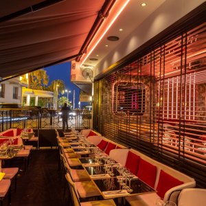 Photo 3 - Restaurant Piano Club face au Martinez  - Terrasse la nuit 