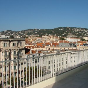 Photo 2 - Grande terrasse sur le toit, vue mer - La vue mer et ville de Cannes