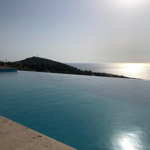 Photo 2 - Maison 350 m² avec piscine et vue exceptionnelle  - La piscine qui surplombe la mer