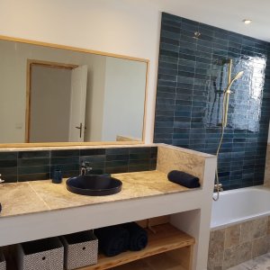 Photo 7 - Superbe villa vue baie de Cannes  - Salle de bain bleue (chambre lits simple)