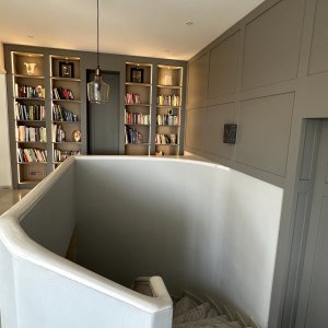Photo 20 - Villa de luxe avec vue panoramique sur la mer - Bibliothèque avec porte cachée vers toilettes séparées