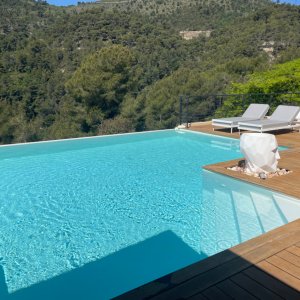 Photo 4 - Terrasse vue montagne avec piscine à débordement sans vis à vis - Vue panoramique terrasse et piscine