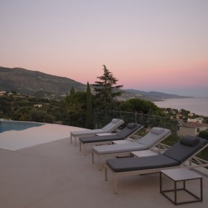 Photo 10 - Belle villa proche de Monaco - La piscine au soir