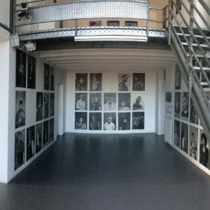 Photo 0 - Galerie d'art Nîmes - La salle avec la mezzanine