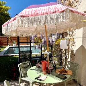 Photo 6 - Mas en campagne avec terrasse 150 m² et vue piscine à 20 min d'Aix-en-Provence - Notre terrasse propose des espaces différents de repos et de repas.
