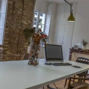 Photo 2 - Charming office in the heart of Toulouse - Salle de réunion de 32 m2 donnant sur la Place des Carmes pouvant accueillir une dizaine de personnes  