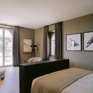 Photo 7 - Exclusive villa for intimate events - Grandes chambres avec salles de bains attenantes, grands dressings, coffres-forts et Internet haut débit