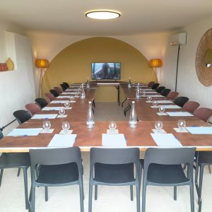 Photo 15 - Reception room and garden area - tables en U