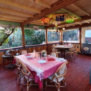 Photo 2 - Petit restaurant intimiste sur les hauteurs d'Aniane  - Sous la pergola