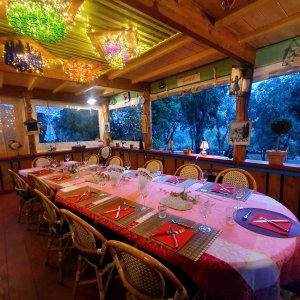 Photo 0 - Petit restaurant intimiste sur les hauteurs d'Aniane  - Sous la pergola grande table