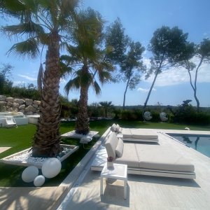 Photo 3 - Villa design avec vue panoramique  - Daybed et palmier
