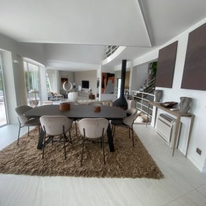 Photo 26 - Villa design avec vue panoramique  - Coin salle à manger 
Table extensible 