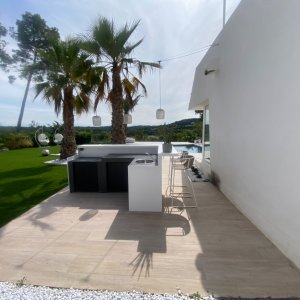 Photo 8 - Villa design avec vue panoramique  - Cuisine extérieure et bar en Corian