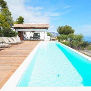 Photo 3 - Villa vue mer à 5 km de Monaco - La villa et la piscine