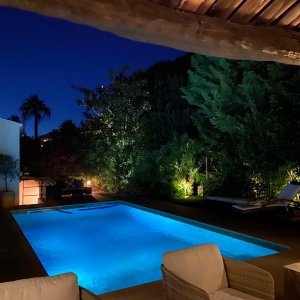 Photo 12 - Exquisite Cannes Villa Nestled in Private Park Short Walk from La Croisette - Piscine la nuit