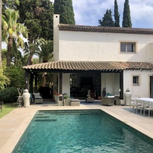 Photo 24 - Exquisite Cannes Villa Nestled in Private Park Short Walk from La Croisette - Cour et piscine privées