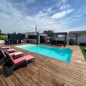 Photo 2 - Large 300 m² terrace with swimming pool and open view - La terrasse et la piscine