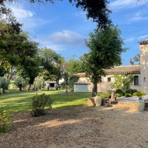 Photo 21 - Golfe de St Tropez Villa provençale  entre les vignobles des châteaux St Maur et  Châteaux  St Marc  - vue du parking