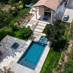 Photo 6 - Magnifique villa avec piscine, vue montagne - vue de drone