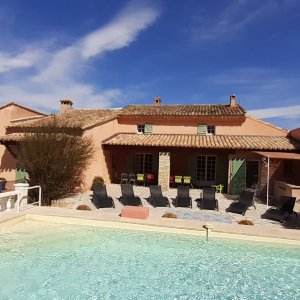 Photo 0 -  Villa Provençale au milieu des vignes - Vue façade et piscine
