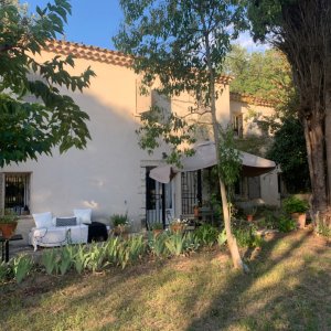 Photo 3 - Maison à la campagne tous près d'Aix-en-Provence - Terrasse devant la maison