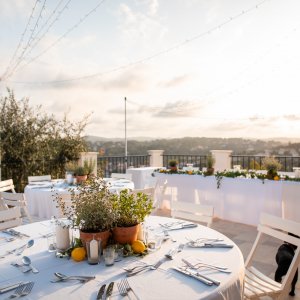 Photo 5 - Terrasses panoramiques, piscine et jardin - Espace réception / repas