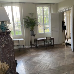 Photo 10 - Maison bourgeoise du XVllle siècle au cœur de la ville  - Vue jardin salle piano